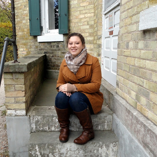Emily Howell Photo 22