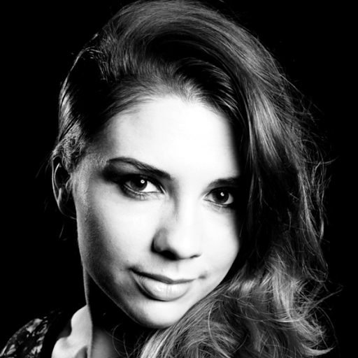 Hannah Howell Photo 8