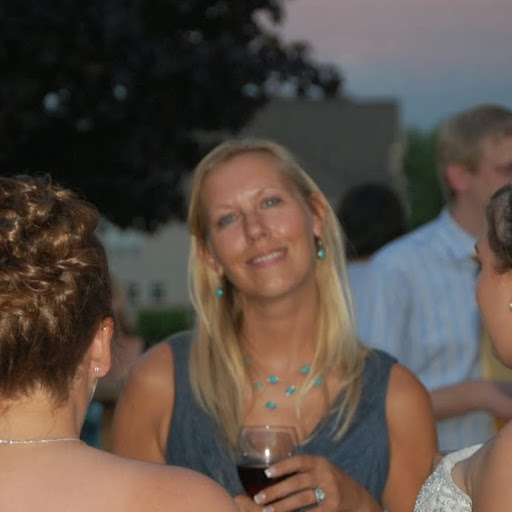 Laurie Holmes Photo 17