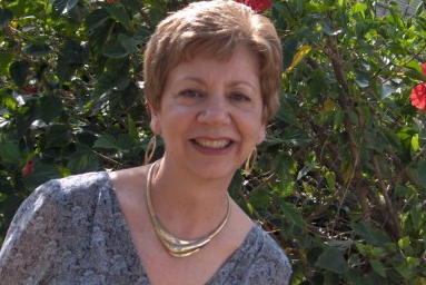 Janet Oliver Photo 34