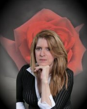 Kelly Thompson Photo 20
