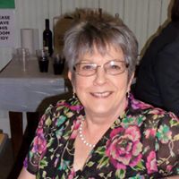 Elizabeth Ayres Photo 17