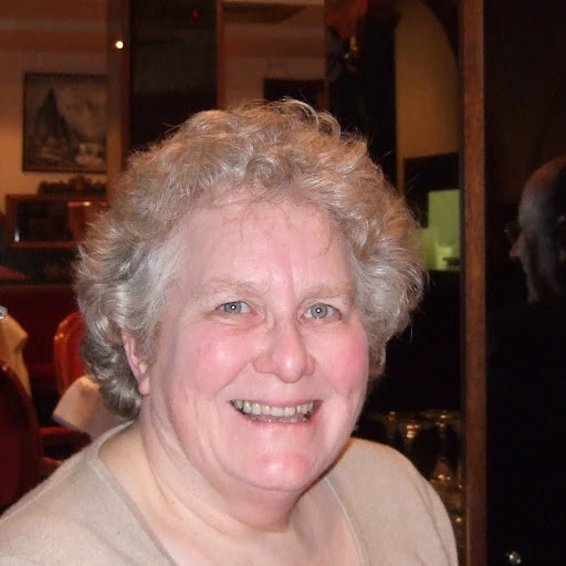 Lizzie Hubbard Photo 6