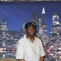 Robert Newcomb Photo 44