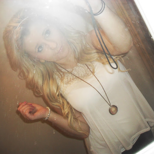Aimee Gardner Photo 7