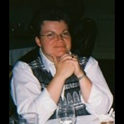 Julia Hines Photo 14
