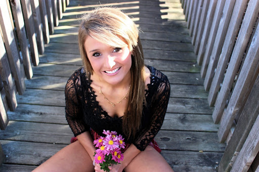 Anna Miller Photo 20