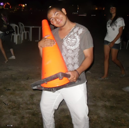 Edward Villalobos Photo 4