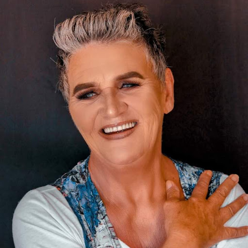 Sandra Joyce Photo 30