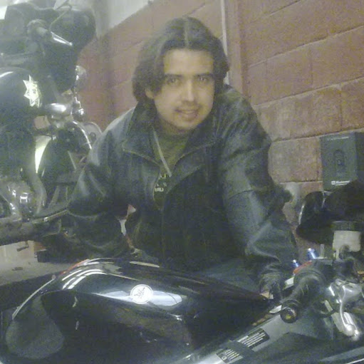 Aaron Robles Photo 4