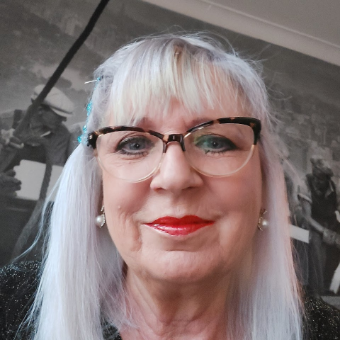 Elaine Wilkinson Photo 26