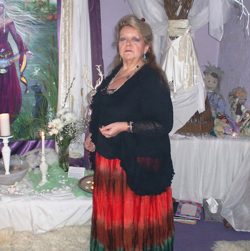 Christine Watts Photo 34