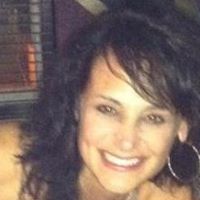 Stephanie Solomon Photo 15