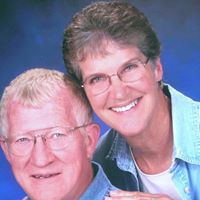Sandy Calvert Photo 24