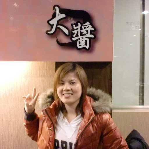 Thuy Luong Photo 4