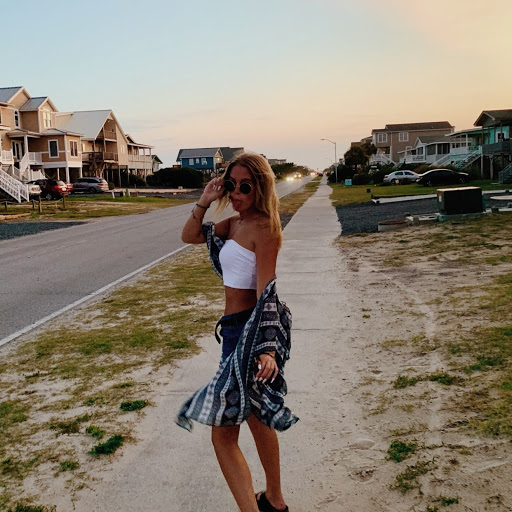 Danielle Dempsey Photo 14
