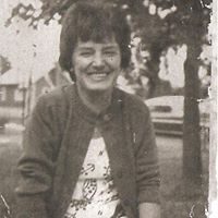 Ellie Young Photo 20