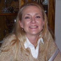 Angela Hales Photo 7