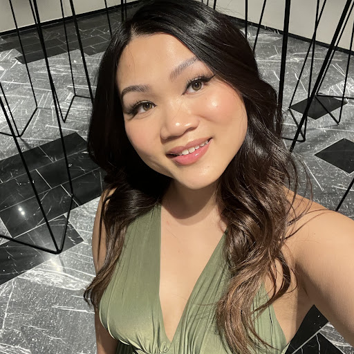 Julia Pham Photo 16