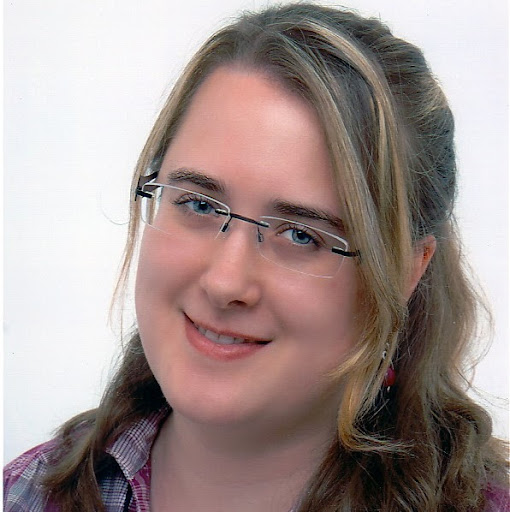 Julia Becker Photo 29