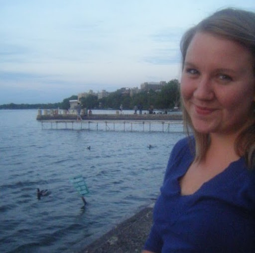Emily Anderson Photo 20
