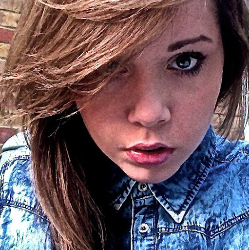 Ana Ash Photo 14