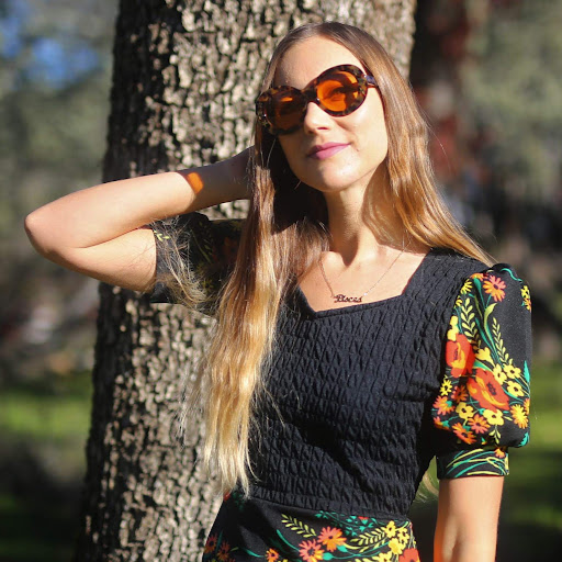 Julia Wild Photo 8