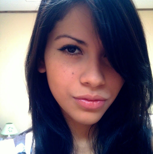 Stephanie Flores Photo 3