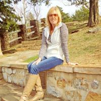 Tracy Holliday Photo 15