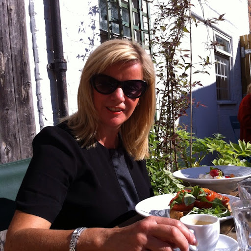 Annette Lyons Photo 28