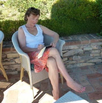 Julia Wells Photo 17