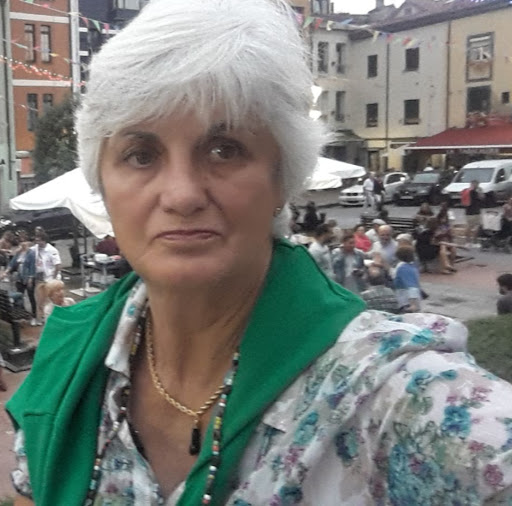 Ana Menendez Photo 32