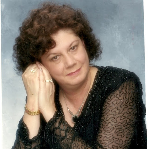 Suzanne Cole Photo 39