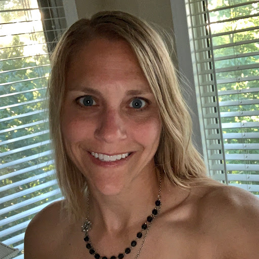 Suzanne Arnold Photo 20