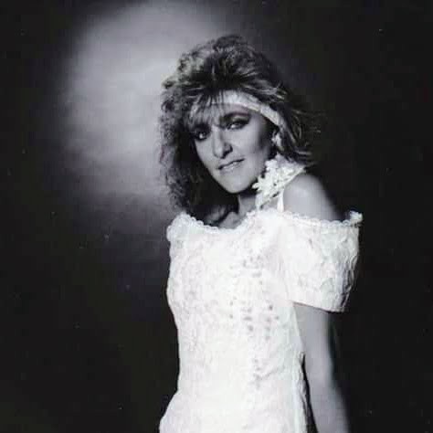 Karen Farrell Photo 36