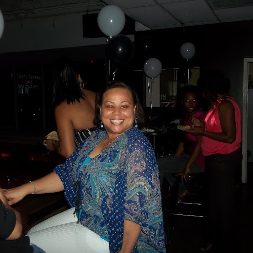 Bobbie Williams Photo 16