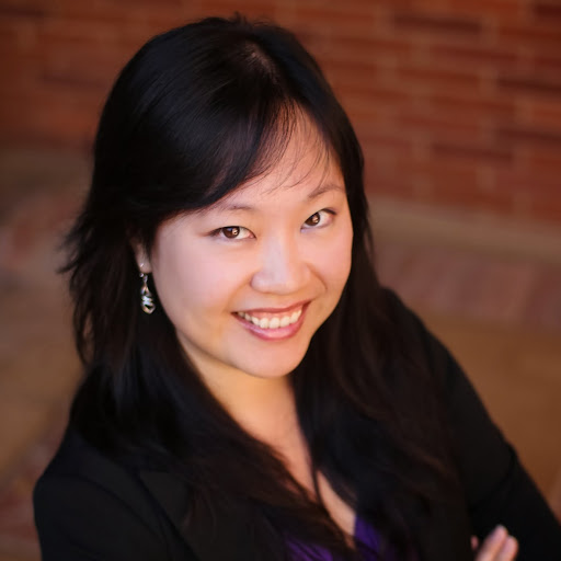 Linda Tran Photo 32