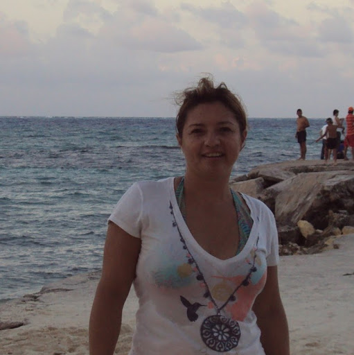 Claudia Espitia Photo 13