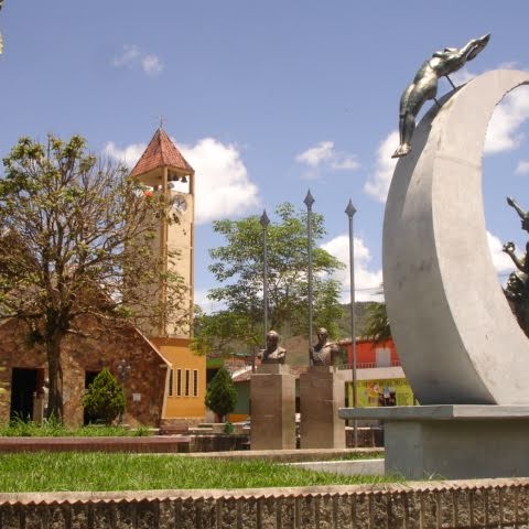 Edward Cardona Photo 16