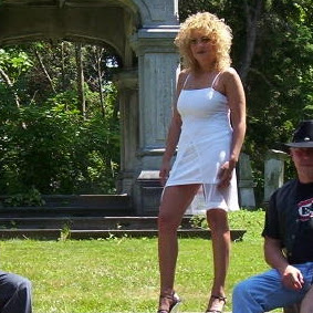 Michele Andrews Photo 21