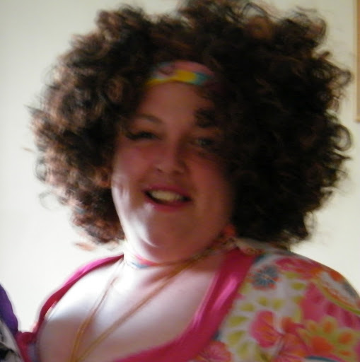 Kelly Lowe Photo 37