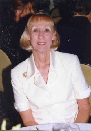 Lynn Robbins Photo 35