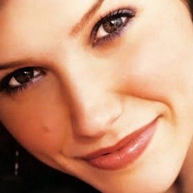 Victoria Bush Photo 13