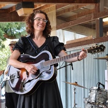 Lisa Theobald Photo 8