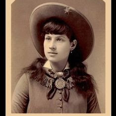 Joan Barrett Photo 14
