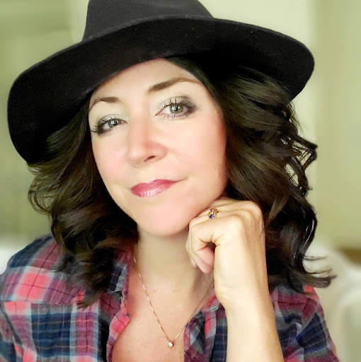 Jennifer Collins Photo 32