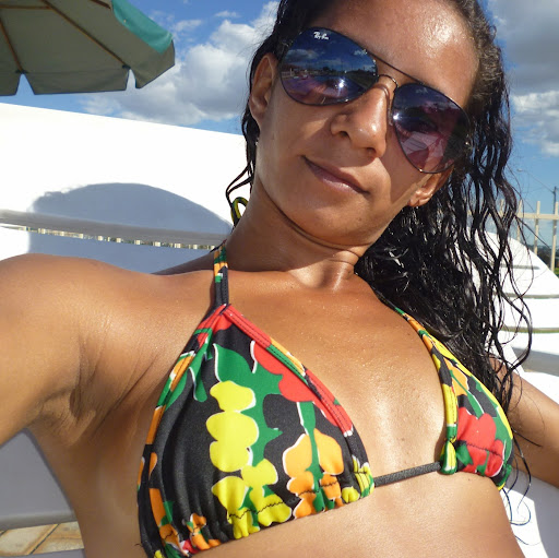 Suzanne Silva Photo 17