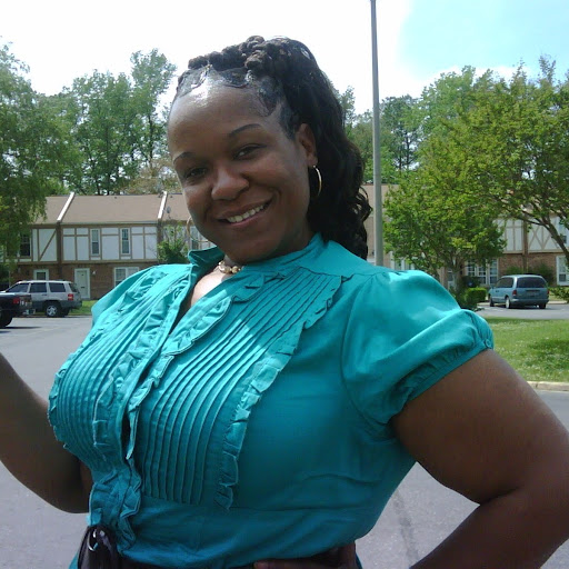 Lisa Tyler Photo 32