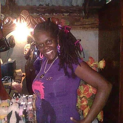 Stephanie Simms Photo 13
