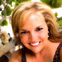Elizabeth Russell Photo 39